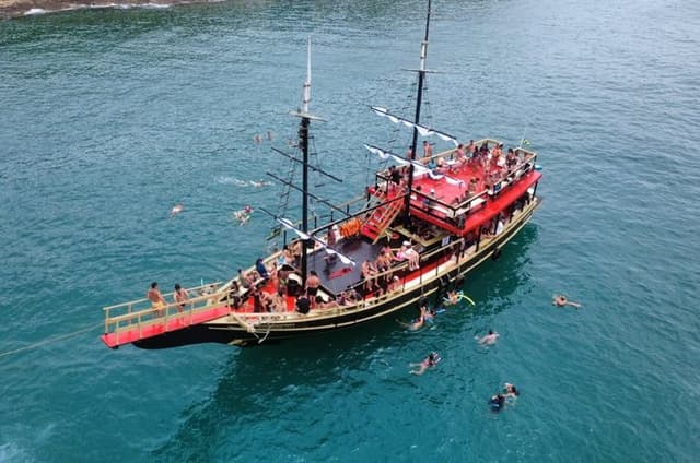 Pirate Boat Tour in Búzios with Slipper and Sea Bath