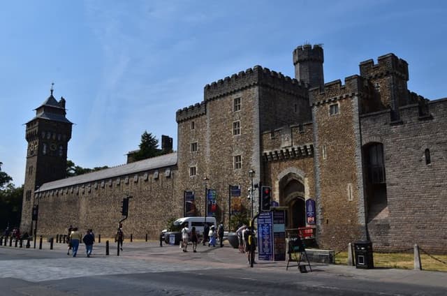 Cardiff Private Half-Day Walking Tour