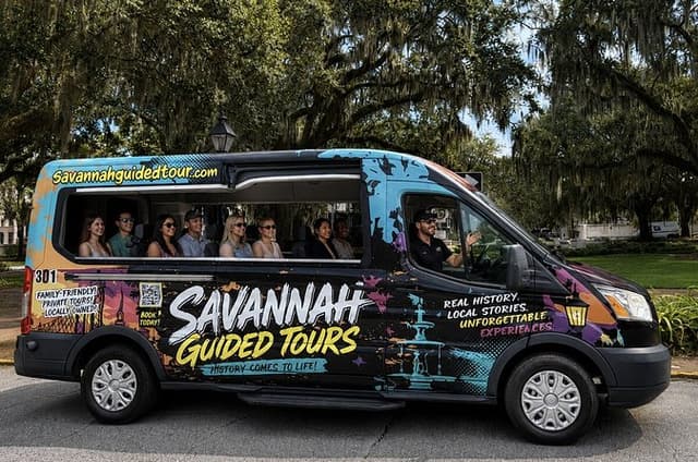 Savannah's Historic District Small Group Guided Tour-Free Parking