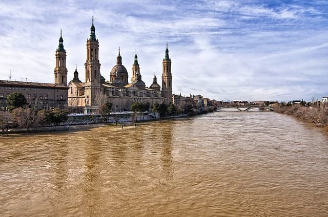 Private Zaragoza Essential Walking Tour