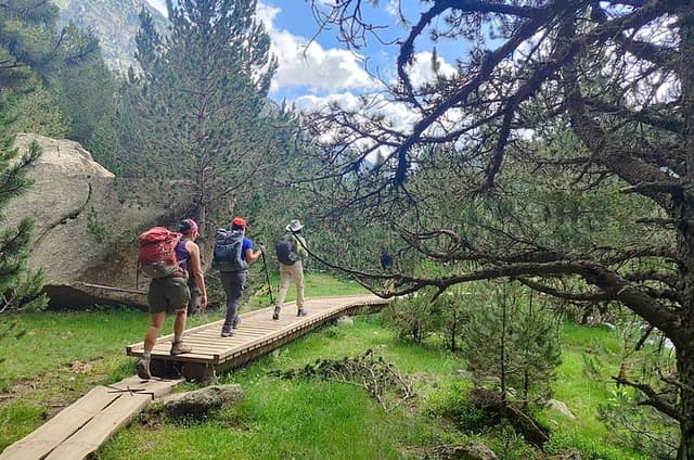 Easy route through Aigüestortes Cascades and Estany de Llebreta