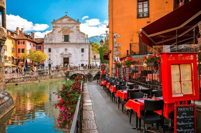 Annecy Walking Tour with Audioguide on your Smartphone