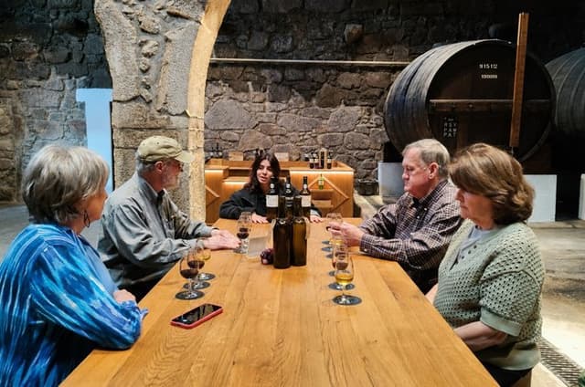 Porto Walking Tour with Wine Cellar plus tasting & Cruise