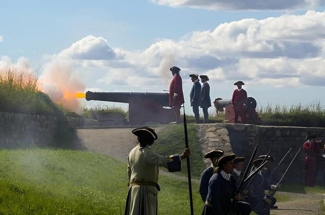 Private Tour Louisbourg Fortress & Lighthouse from Port of Sydney