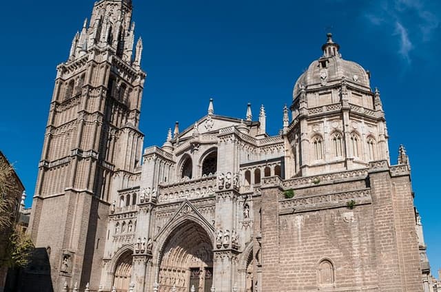 Private Tour Toledo Historic Center with Cathedral Entrance