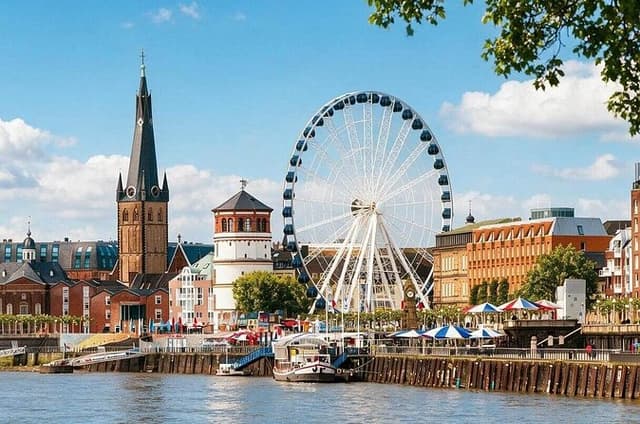 Hello Düsseldorf: Private 2-Hour Intro City Walk with Local Guide