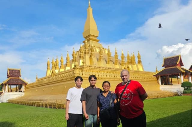 Vientiane: 100% Private & Personalized City Tour with Car & Guide