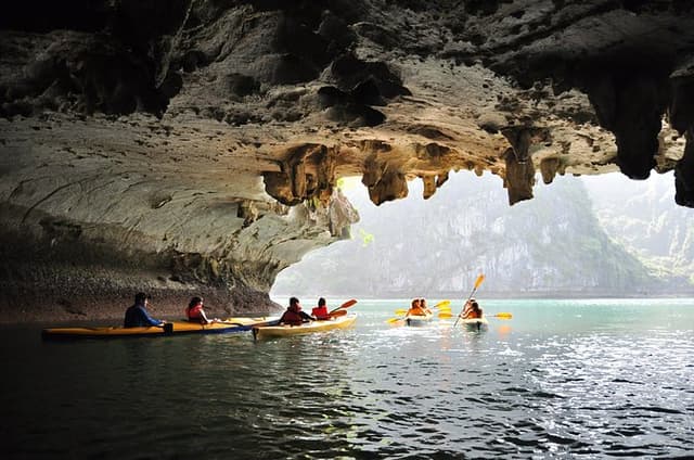 Ha Long Bay Day Cruise: Sung Sot Cave, Kayak & Jacuzzi from Hanoi