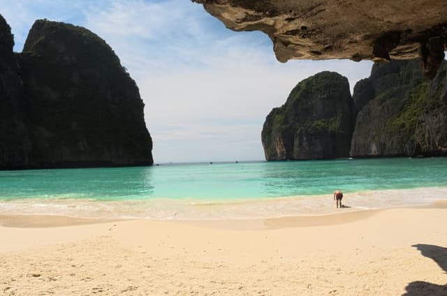 Maya Bay Sunrise and Snorkeling Phi Phi Islands Early Bird Tour