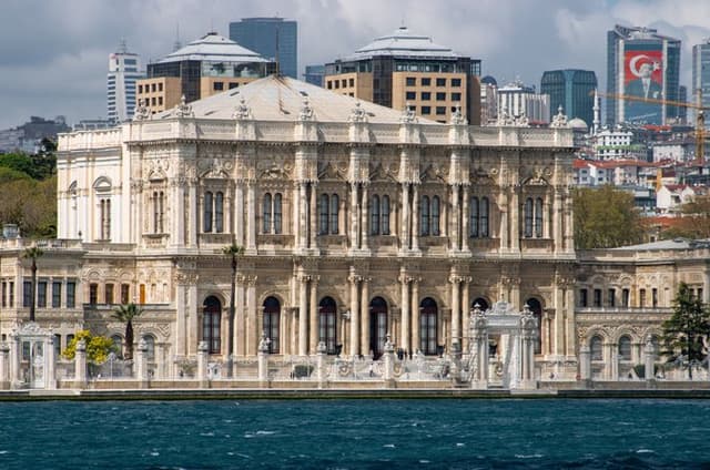 Private Dolmabahce Palace, Bosphorus Cruise & Spice Bazaar Tour