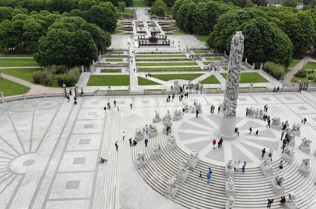 Walk and Discover Oslo Frogner Park
