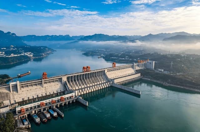Yichang Three Gorges Dam and Xiling Gorge Cruise Tour