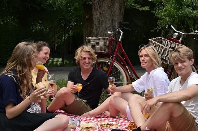 Bruges & Damme: Scenic Countryside Bike Tour with Tapas