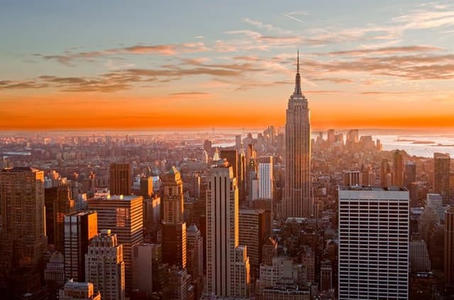 New York City Tour of Contrasts by 4 Districts