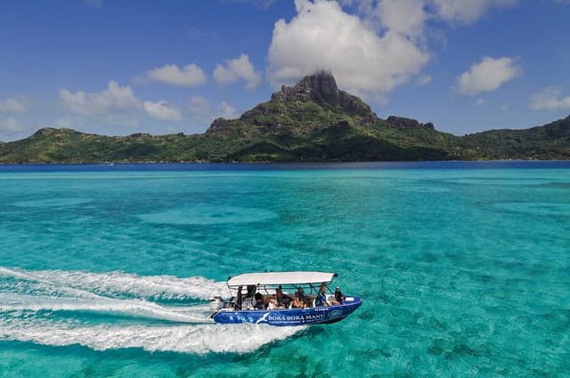 Full-Day Bora Bora Experience with Lunch on Motu Fanfan