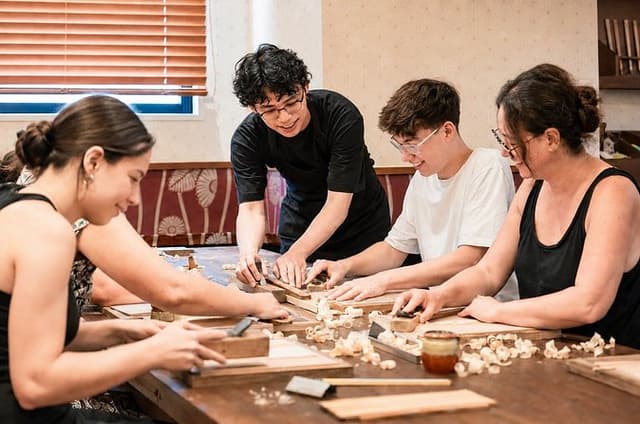 Tokyo : Asakusa Chopsticks Making Class