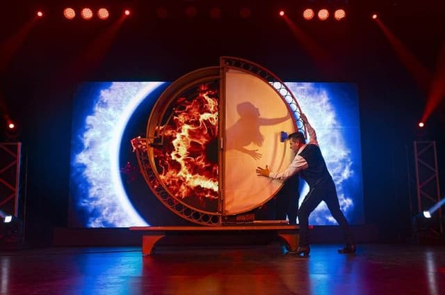 Niagara Adventure Theater and Greg Frewin Magic Combo Ticket