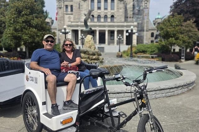 2 Hour Signature Victoria Pedicab Tour for 2-3 Guests