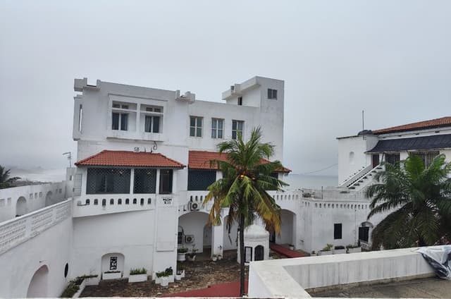 Osu Slave Castle and Private City Tour with Pick up