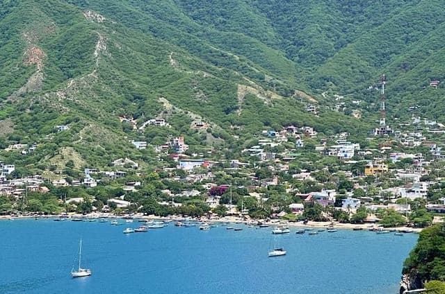 City tour of Santa Marta: history, culture and Caribbean charm