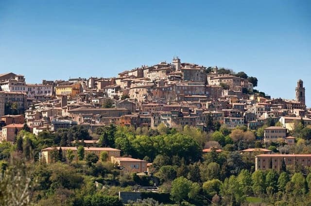 Hello Perugia: Private 2-Hour Intro City Walk with Local Guide