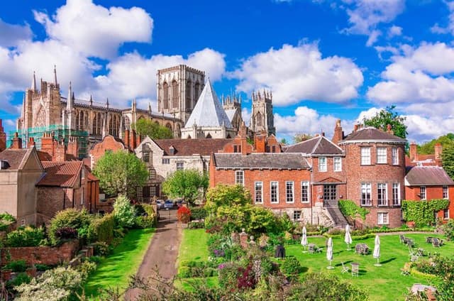 York Walking Tour with Audioguide on your Smartphone