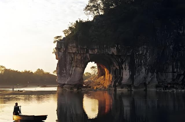 Guilin Private Day Tour Reed Flute Cave and Elephant Trunk Hill