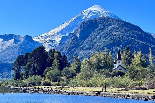 Huechulafquen Lake and Lanín Volcano Full Day Excursion