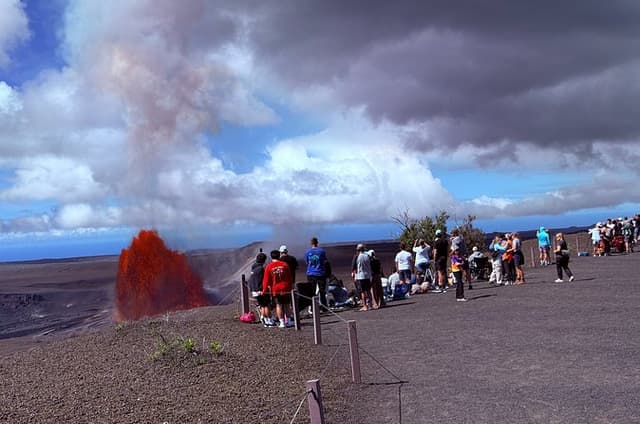 Private Sprinter Van 10 Seats tour from Kona Coast to Volcanoes National Park