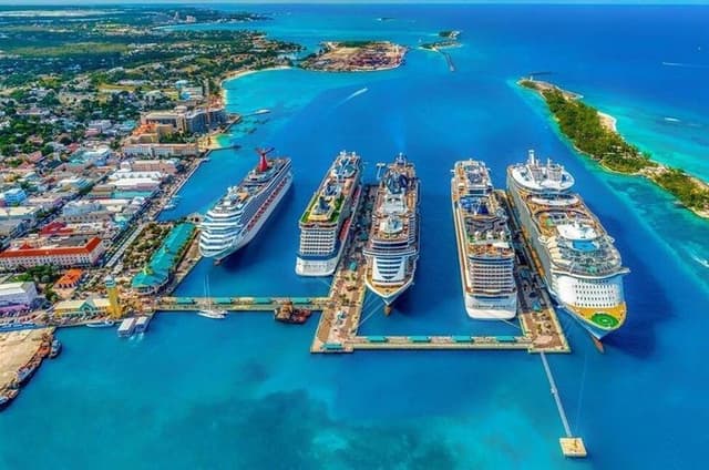 Deluxe Cruise-Friendly Nassau Tour & Beach Bliss