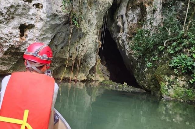 Caracol and Barton Creek Cave Adventure Tour