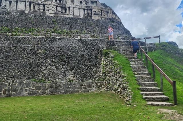 Xunantunich and Barton Creek Cave Adventure Tour