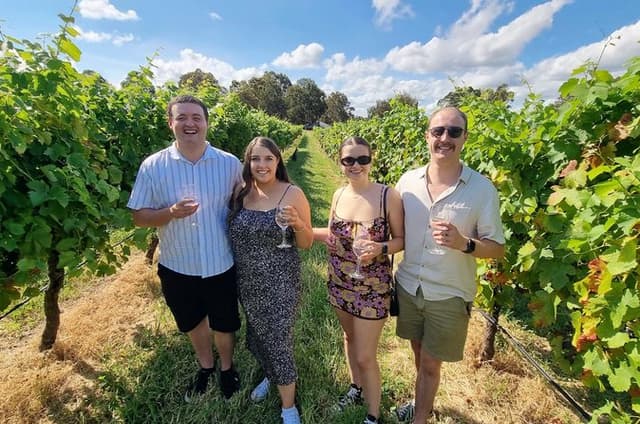 Small Group Hunter Valley Wine Tour + Lunch, Gin & Choc ex Sydney