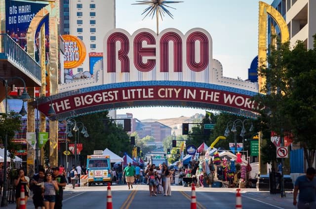 Reno Historic City Tour with Wild Horses and Downtown Highlights