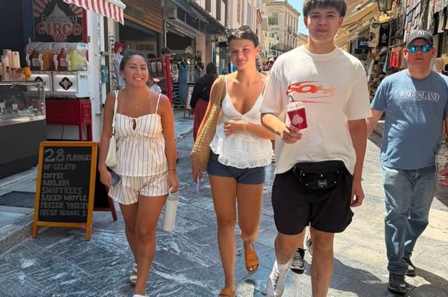 Acropolis and Plaka Local Guided Walking Tour