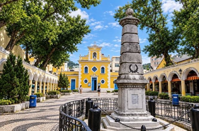 Private 7-Hour Macau Tour: Guia Hill to Coloane Beach