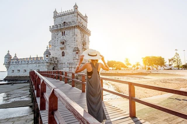 Lisbon to Porto Up to 4 Stops: Obidos, Nazare, Fatima and Aveiro