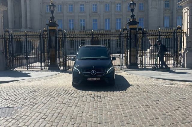 Brussels Private Highlights Tour by Luxury Mercedes Van