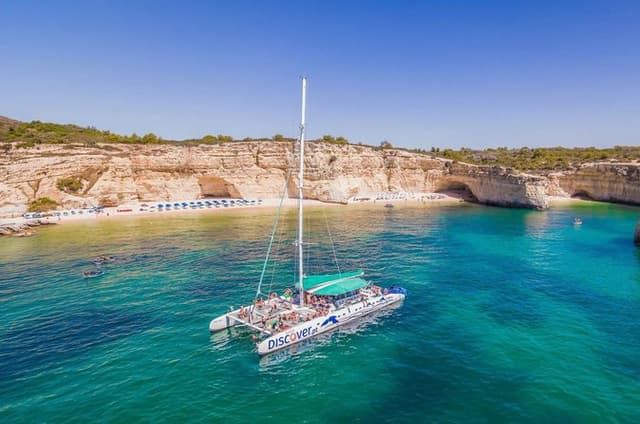 Portimao: Brunch and Benagil Caves with open bar