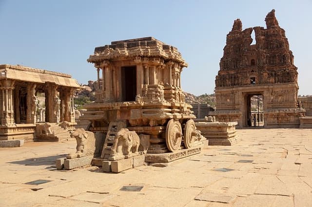 Hampi Full‑Day Private Guided Tour with Lunch & Entry fee Option