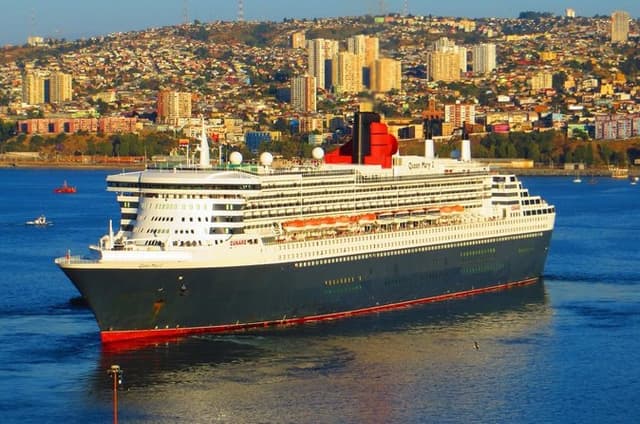Valparaiso Cruise Port to Santiago with Tour and Wine Tasting
