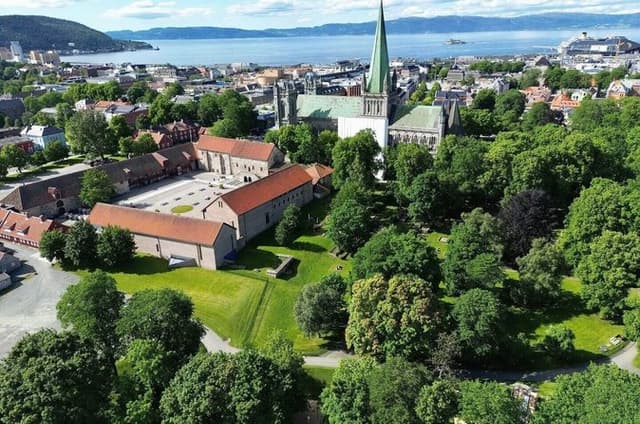 Hello Trondheim: Private 2-Hour Intro City Walk with Local Guide