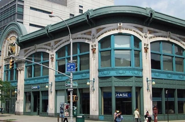 Discover Secrets of New York and Washington Heights with a local