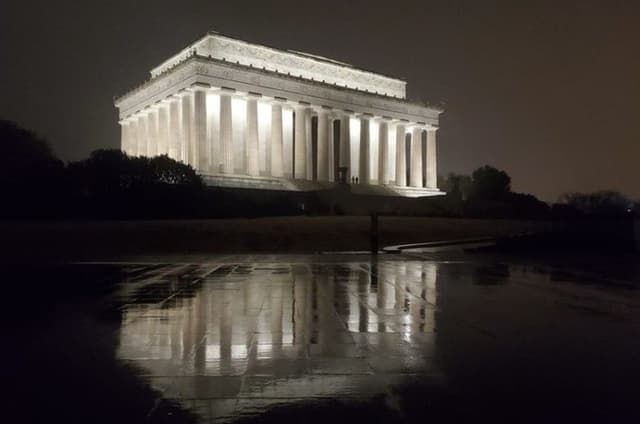 Washington by Moonlight: VIP Memorials & Capitol Hill Tour