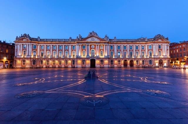 Toulouse UNESCO Heritage Self-Guided Walking Tour with an App