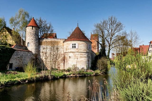Hello Dinkelsbühl: Private 2-Hour City Walk with Local Guide