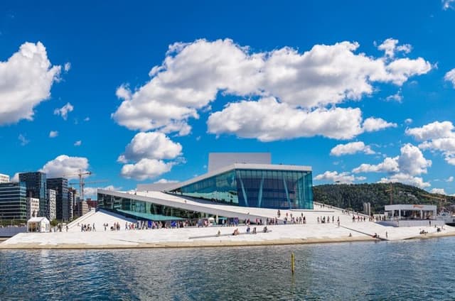 Highlights Private Guided Tour by Car in Oslo