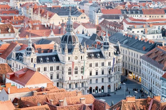 Hello Graz: Private 2-Hour Intro City Walk with Local Guide