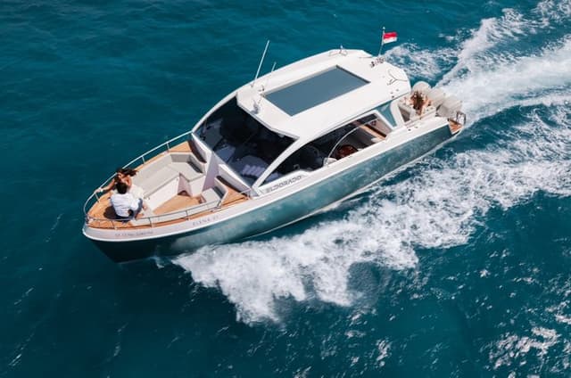 Nusa Penida Premium Day from Bali: Manta Rays, Yacht & Land Tour
