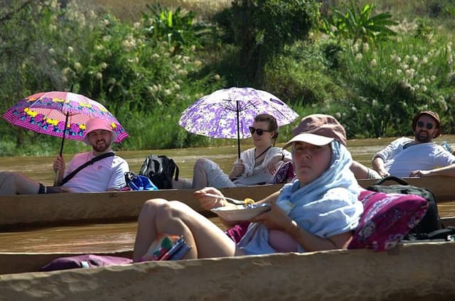 5-Day Tour : Miandrivazo,Tsiribihina rivertrip,Kirindy & Baobab